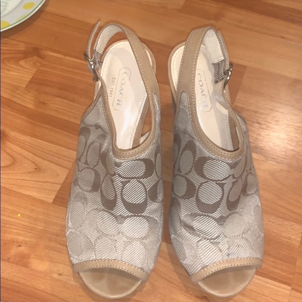 Coach Janet Wedges